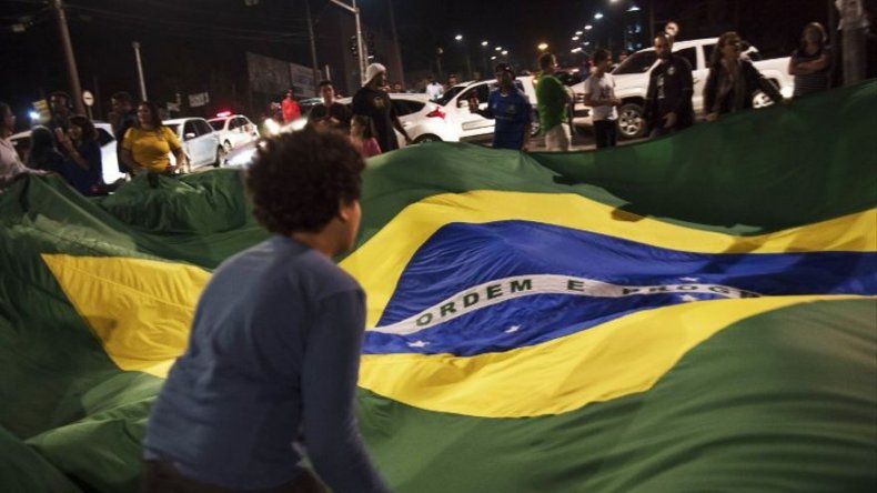 Partidarios de Lula inician vigilia permanente en Curitiba