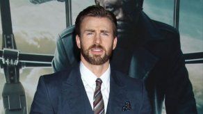 Chris Evans se postula como héroe mundial