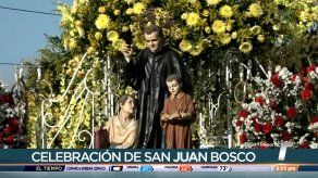 Decenas de feligreses participan de procesión en honor a San Juan Bosco