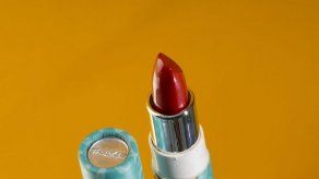 Lanzan polémica línea de maquillaje inspirada en Frida Kahlo