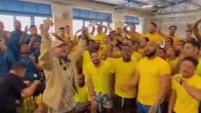 Farruko visita La Nueva Joya