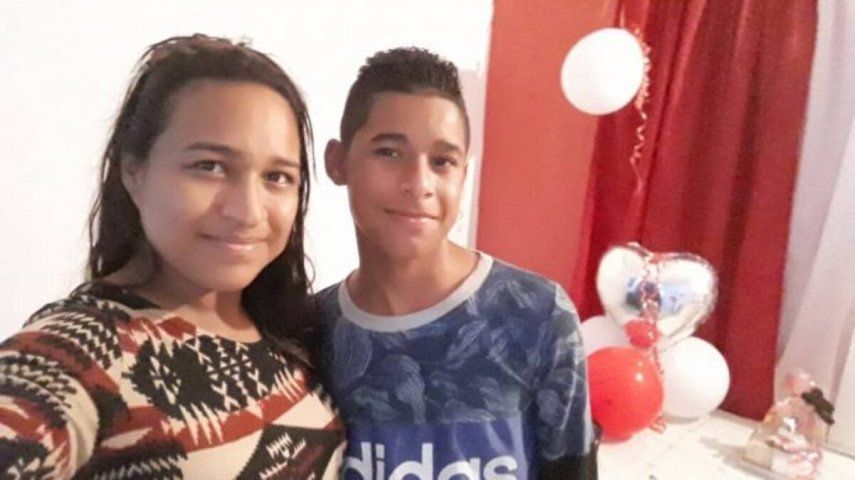 Ángel Dávila junto a su madre Ruth Dávila.