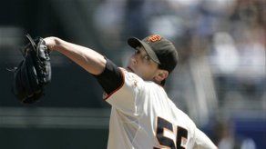 Lincecum lanza 8 entradas; Gigantes 3