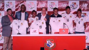 Presentan camiseta edición especial de la Copa Oro 2019