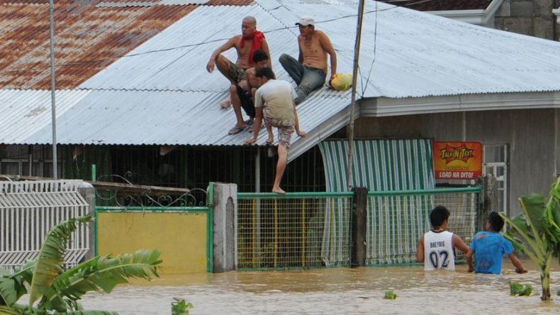 Al menos 16 muertos por el paso del tifón Koppu por Filipinas