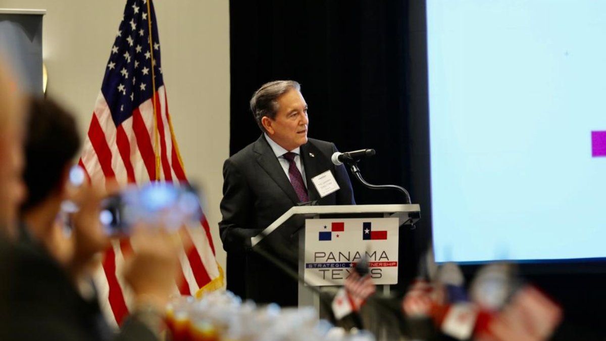 Cortizo presents the advantages that Panama offers to invest before Texas entrepreneurs