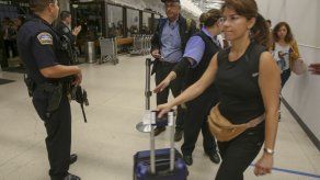 Una falsa alarma provoca pánico en aeropuerto de Los Ángeles