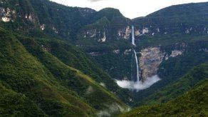 Hallan cuerpo de surcoreano que cayó de catarata en Perú por tomarse foto