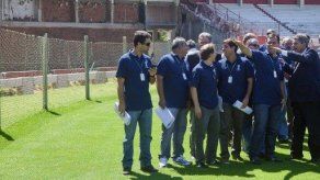 FIFA visita estadio de Porto Alegre y promente reinicio de obra