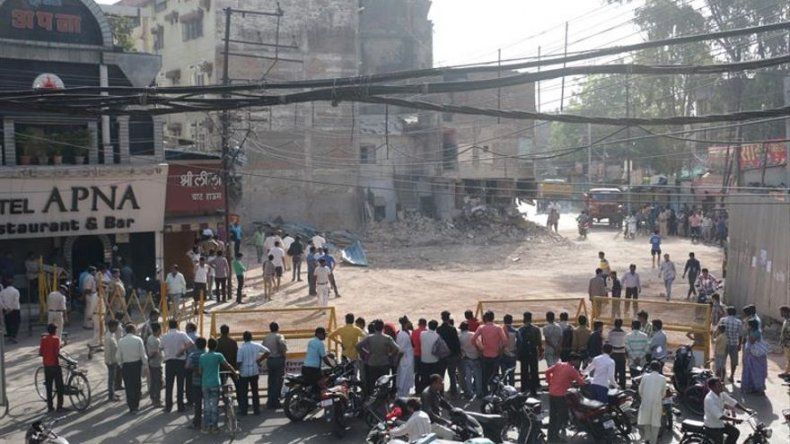 Diez muertos por el derrumbe de un edificio en el centro de la India