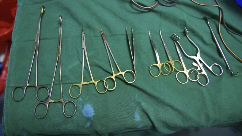 Indemnizan a hombre al que extirparon testículo equivocado