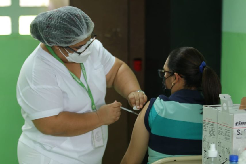 El doctor Eduardo Ortega aclaró que la tercera dosis y refuerzo son conceptos diferentes.