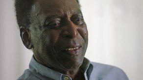 Pelé niega haberse desmayado debido a graves problemas de salud