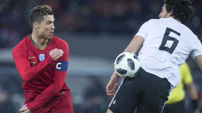 Cristiano aporta doblete en los descuentos; Portugal remonta