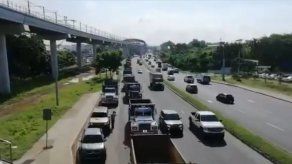 Decenas de camiones volquetes se toman las vías para protestar