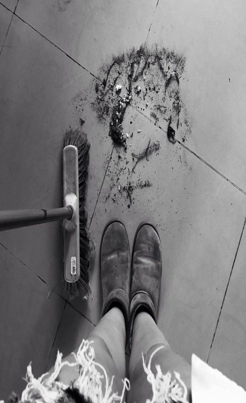 Evita hacer la limpieza con escoba.