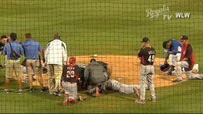 Pitcher de Rojos Chapman recibe batazo en la cara