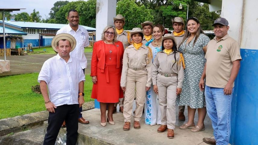 Estudiantes de Coclé participan en proyecto agropecuario.