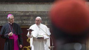 El papa advierte a la Curia sobre el cáncer de las degeneradas intrigas