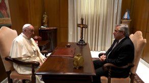 El papa recibió en el Vaticano al presidente argentino Alberto Fernández