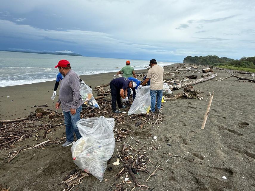 Jornada de limpieza en Playa Malena
