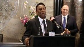 Pelé y Beckenbauer iluminan de verde el Empire State