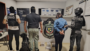 Policía Nacional aprehende a una mujer Policía Nacional aprehende a una mujer