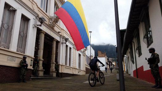 Gobierno electo de Colombia dice recibir un país con déficit fiscal crítico