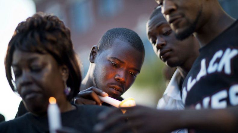 Preparan funeral para conductor negro baleado por policía