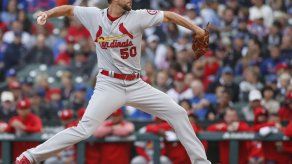 Cardenales pactan por 1 año con Adam Wainwright