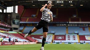 Manchester United vence al Villa y retrasa título del City