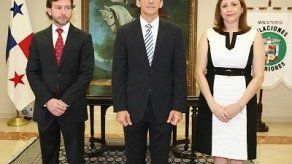 Roux presenta saludo protocolar al Cuerpo Diplomático