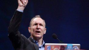 Creador de internet advierte sobre plan británico de vigilancia