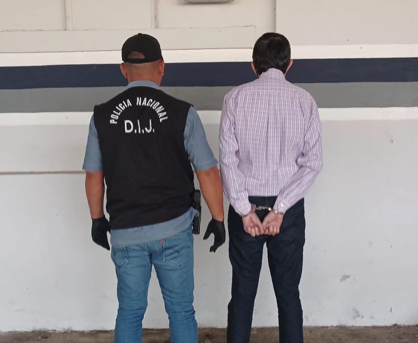 Se entrega requerido por las autoridades por delitos financieros