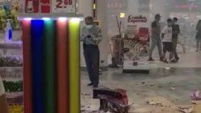 La explosión de fuegos artificales asustó a las personas que estaban en Albrook Mall.