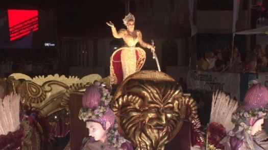 Reina de Calle Arriba lució traje confeccionado por Moisés Sandoya