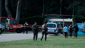 El ataque se produjo hacia las 9:30 a.m. en los jardines de Europa, un parque muy frecuentado a orillas del lago de Annecy, en los Alpes Francia.