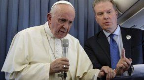Dimiten los portavoces del papa
