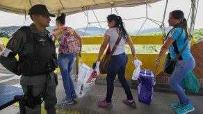 Venezolanos se toman la colombiana Cúcuta para comprar alimentos y medicinas