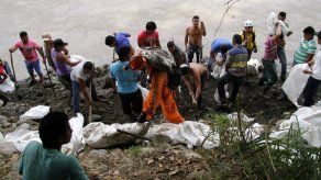 Siguen tareas de rescate de 10 mineros atrapados en Colombia