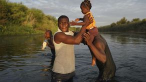 Migrantes haitianos se sienten atrapados entre México y EE. UU.