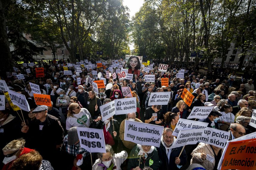 El gobierno regional de Madrid ha sido criticado en los últimos años por la falta de personal en hospitales.