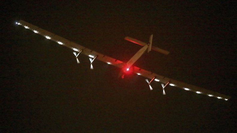 El avión solar aterrizará en Japón por mal tiempo