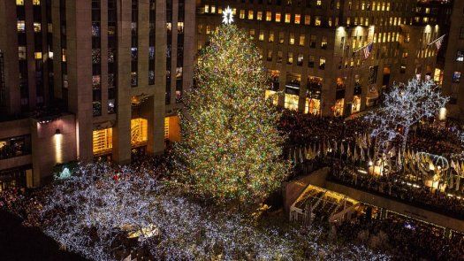 Miles acuden al árbol de Navidad del Rockefeller Center