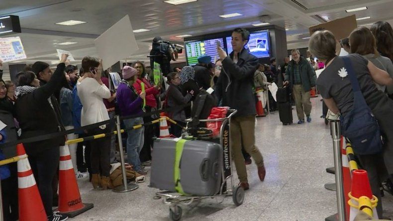 Trump firma nuevas restricciones migratorias para 8 países