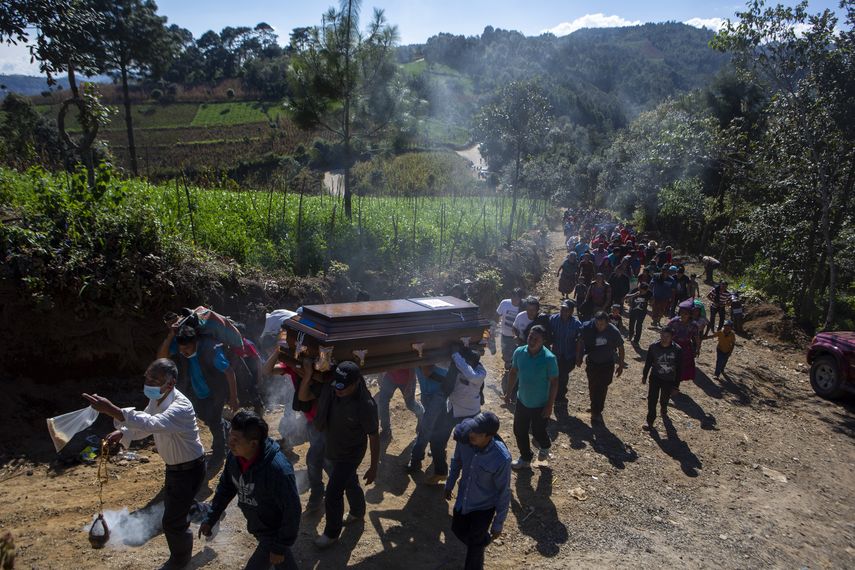 Al mediodía familiares
