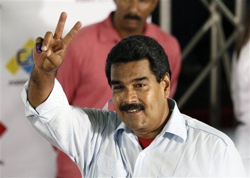 Maduro felicita chavismo por enfrentar chantaje fascista