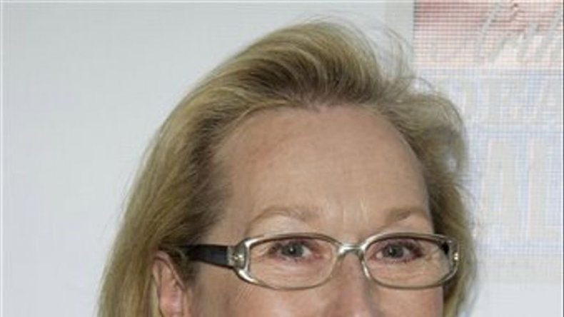 Streep le entrega a Davis premio Mujeres en el Cine