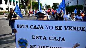 Grupos sindicales del país marchan en rechazo a la sanción de la nueva ley de la CSS.