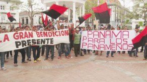 Residentes de Las Paredes exigen reparación de calles